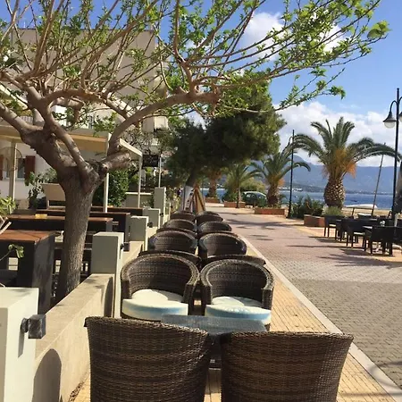 Agioi Theodoroi Beach Διαμέρισμα